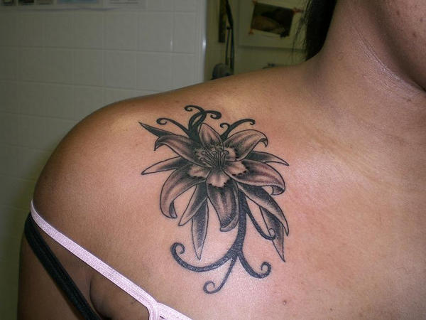 Shoulder flower - flower tattoo