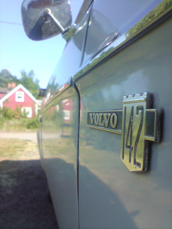 Volvo_142_1969_by_xenokarlsson.jpg