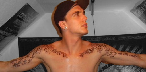 derrick rose tattoos on his neck. derrick rose tattoos neck.