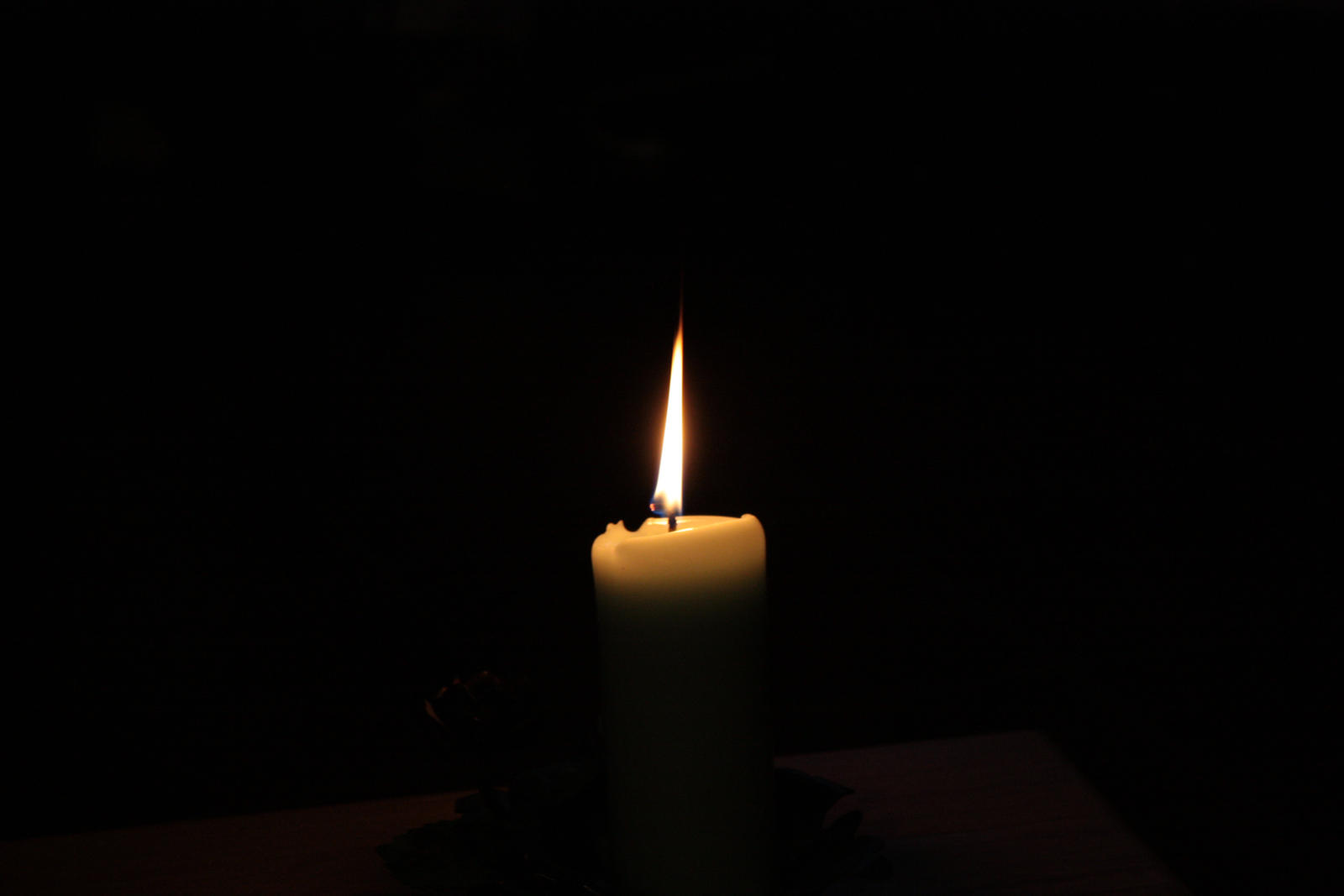 A_candle_in_the_dark_by_Reporter86.jpg
