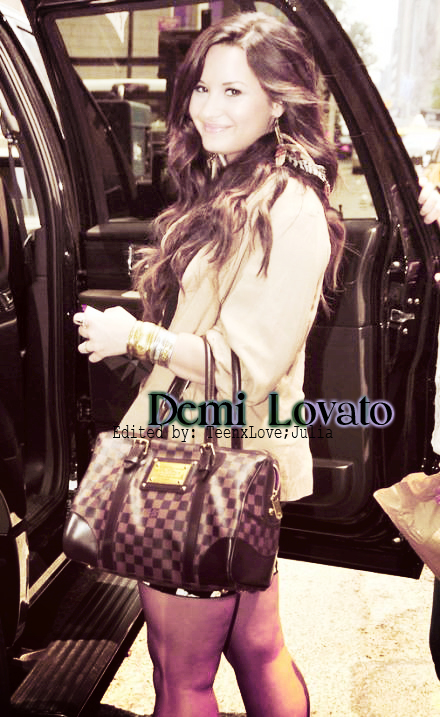 Demi Lovato BG by TeenxLove on deviantART