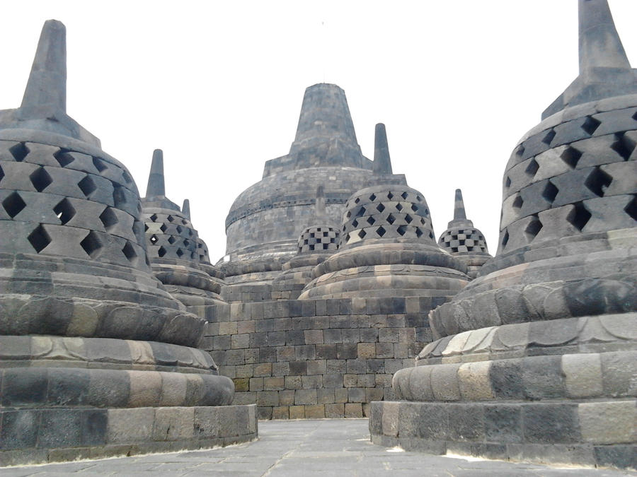 Candi Borobudur - Stupa by kyururin