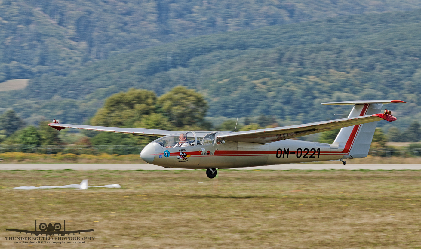 Let L-23 Super Blanik OM-0221